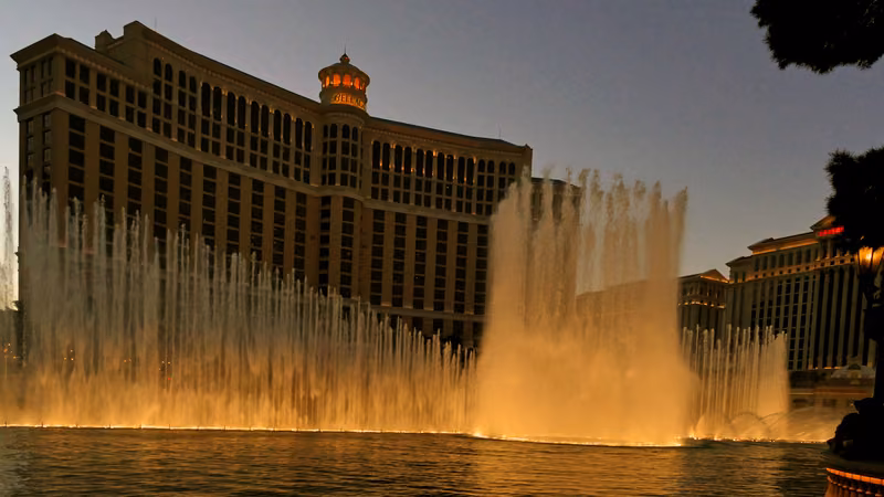 Fountains of Bellagio show at dusk